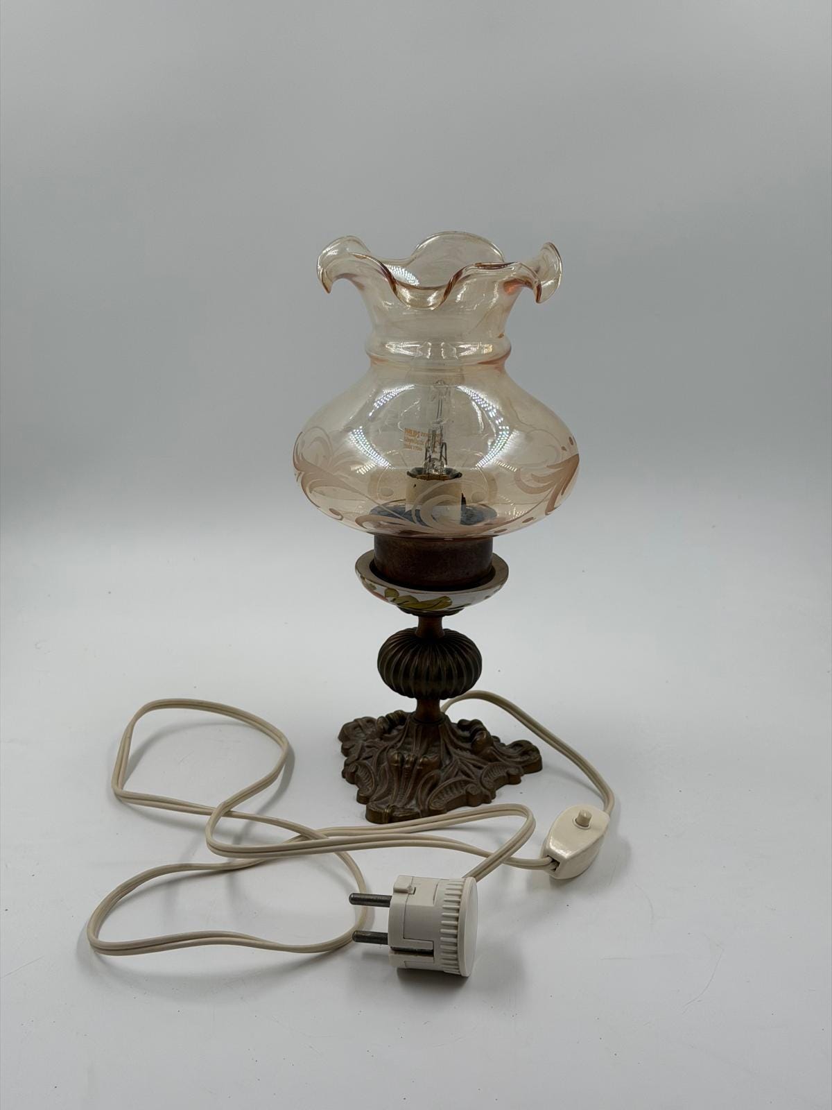 Vintage Tischlampe Messinggussfuß Glasschirm mit Dekor und Kabel mit Schnurschalter