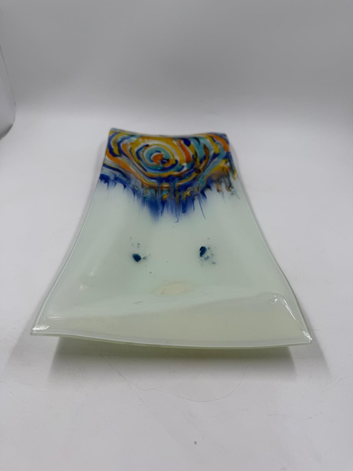 Vintage Glasplatte rechteckig mit abstraktem Spiraldekor in Blau und Orange