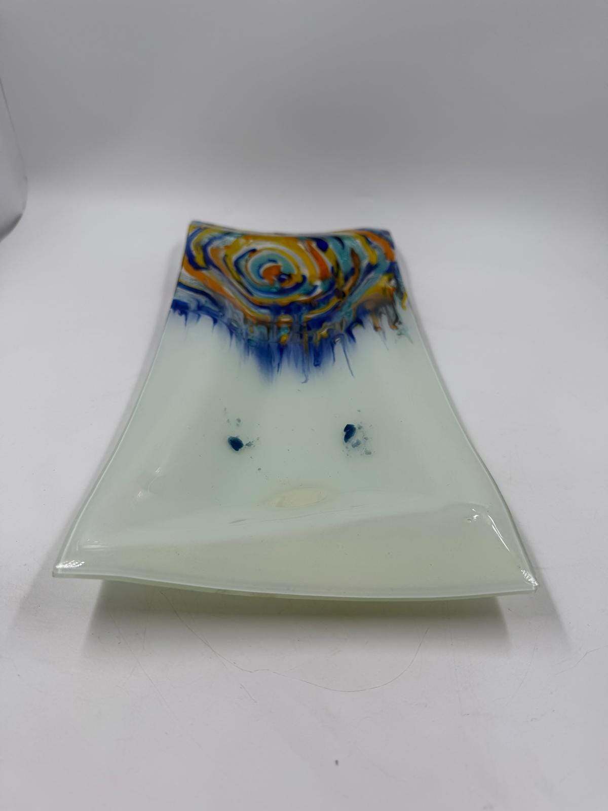 Vintage Glasplatte rechteckig mit abstraktem Spiraldekor in Blau und Orange