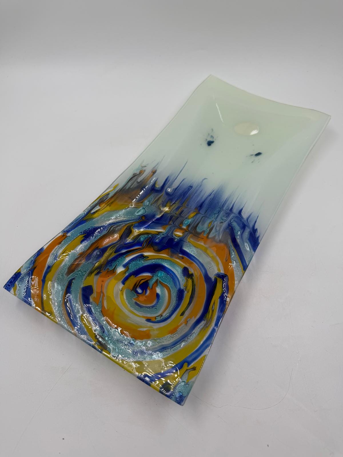 Vintage Glasplatte rechteckig mit abstraktem Spiraldekor in Blau und Orange