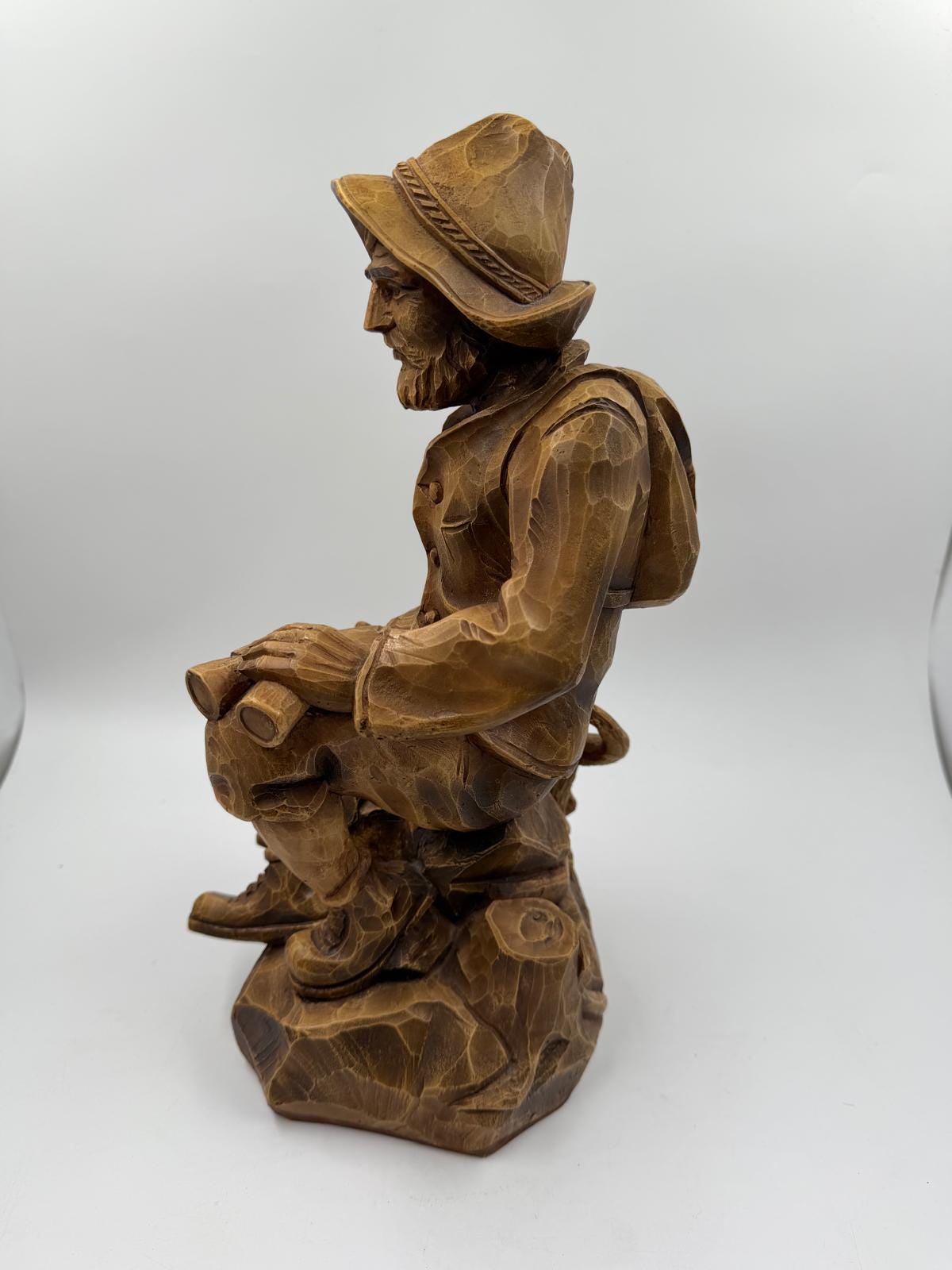 Vintage Holzfigur Bauer mit Korb und Hut handgeschnitzt, groß