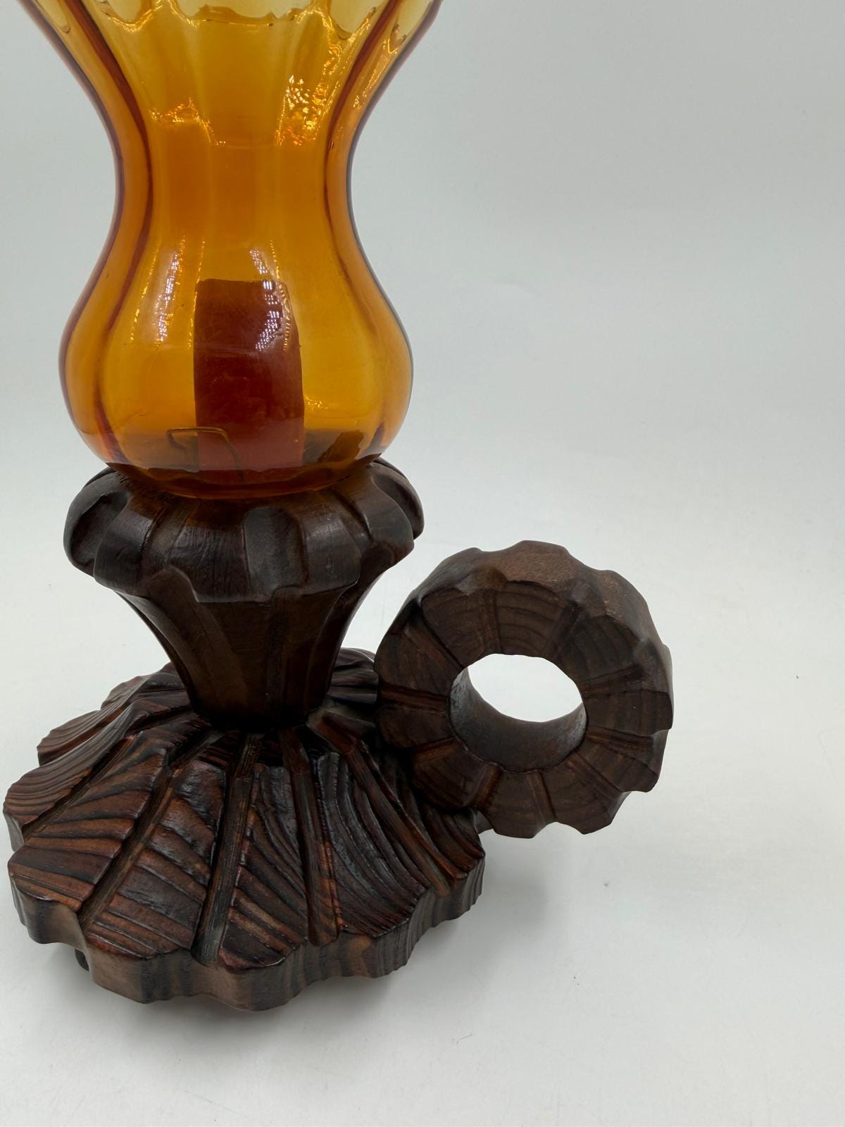 Vintage Kerzenhalter mit Bernsteinglas-Aufsatz und dunklem Holzfuß