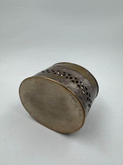 Vintage Dose Cricket Box aus Messing mit durchbrochenem Deckel, oval