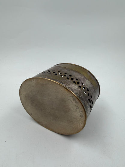 Vintage Dose Cricket Box aus Messing mit durchbrochenem Deckel, oval