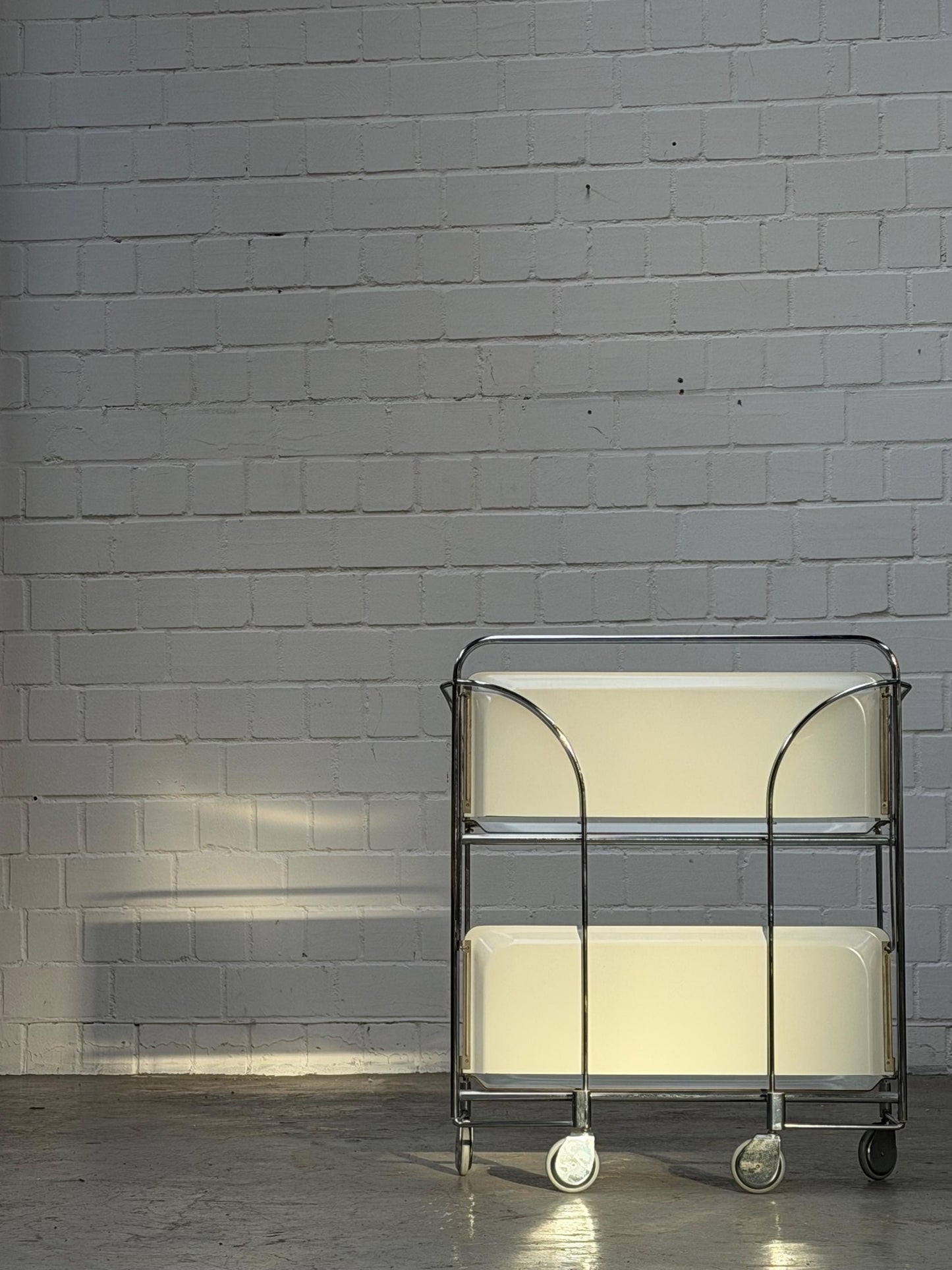 Vintage Servierwagen klappbar Chrom 2 Ebenen von Bauhaus Westdeutschland