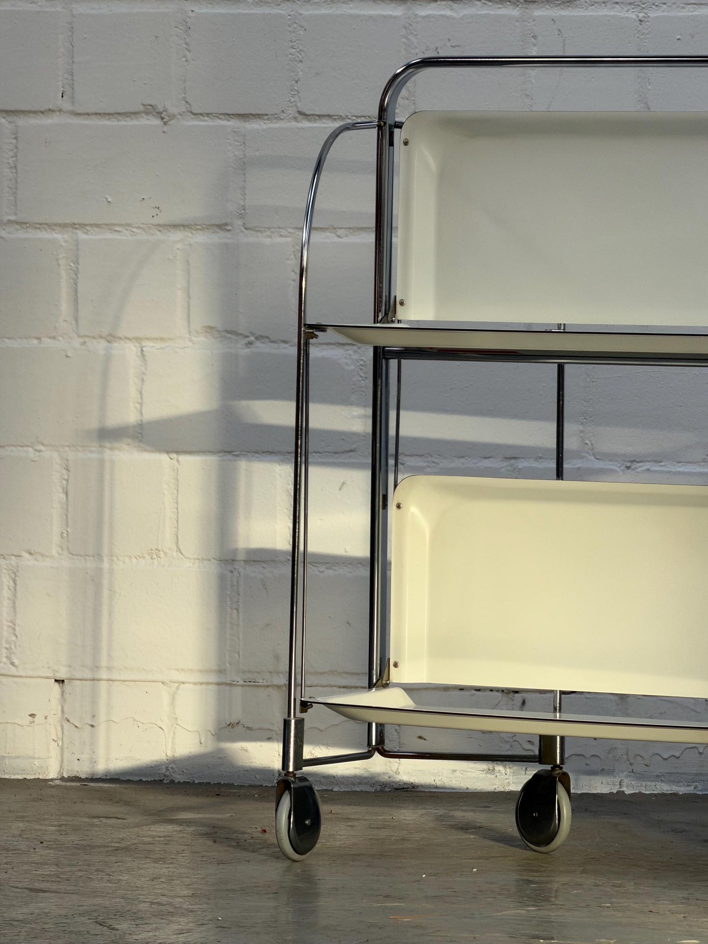 Vintage Servierwagen klappbar Chrom 2 Ebenen von Bauhaus Westdeutschland