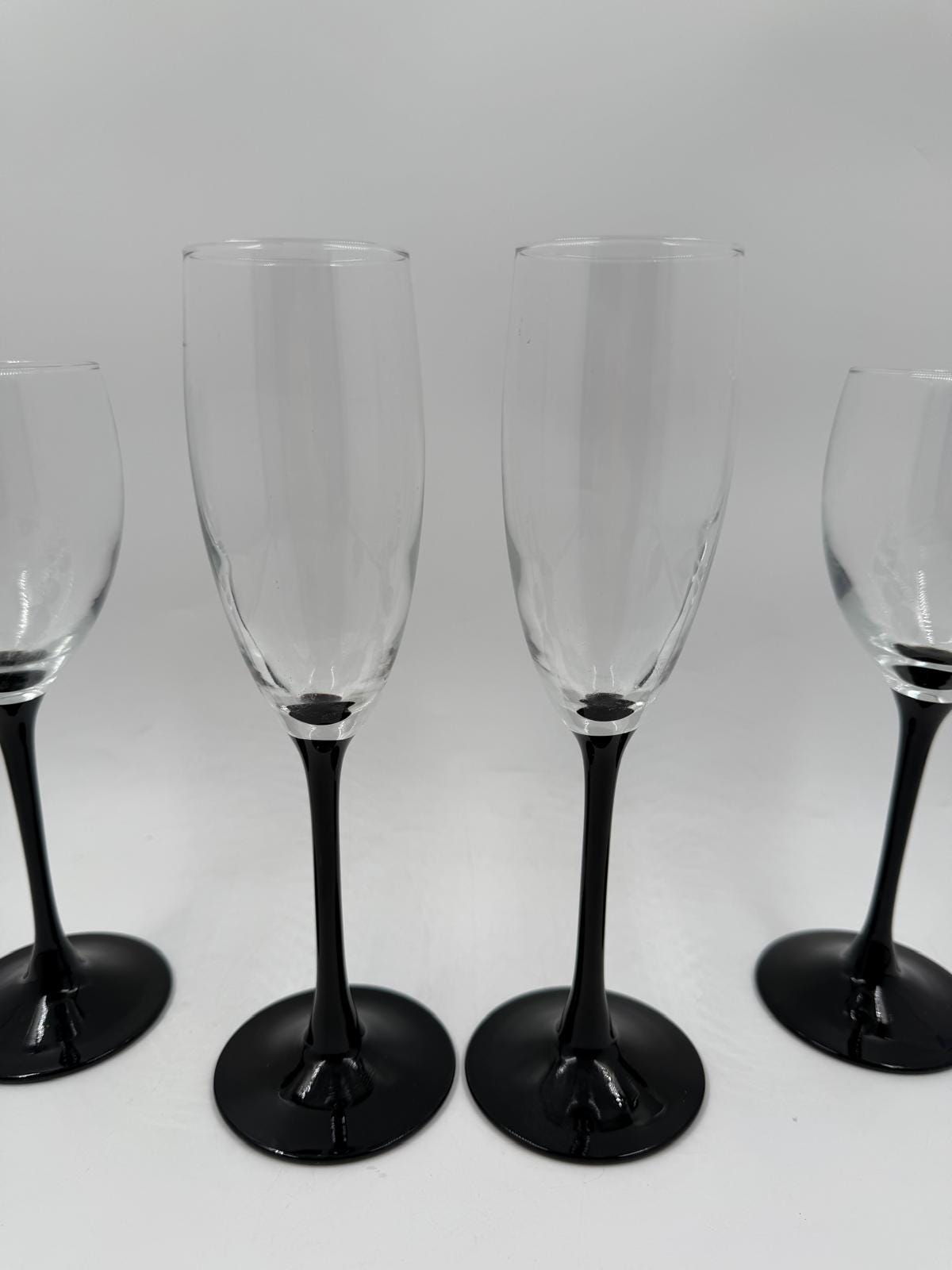 Vintage Glas Set von 4 Gläsern von Luminarc schwarz Fuß