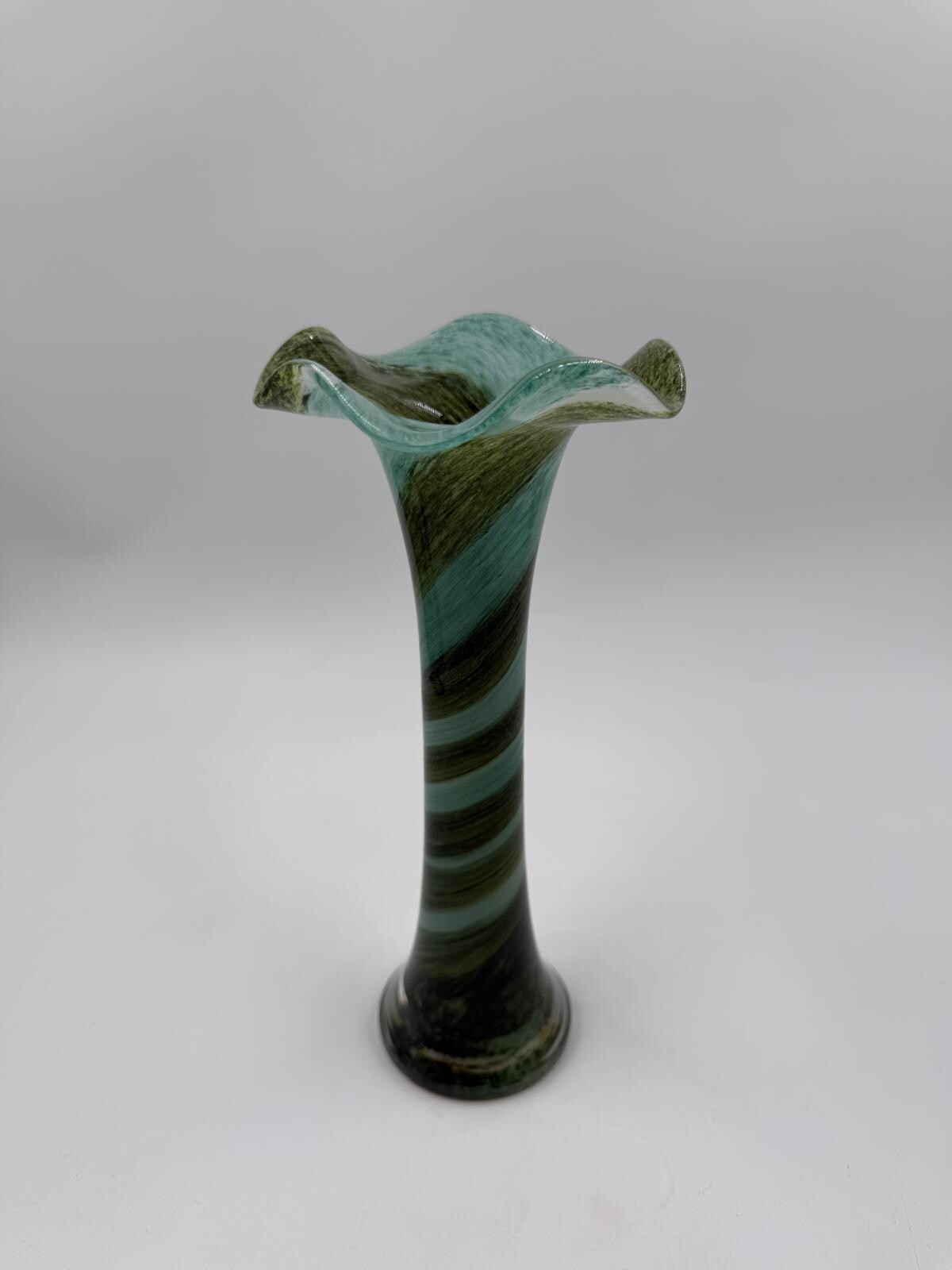 Vintage Vase Murano Glas grün türkis gedrehtes Streifenmuster welliger Rand