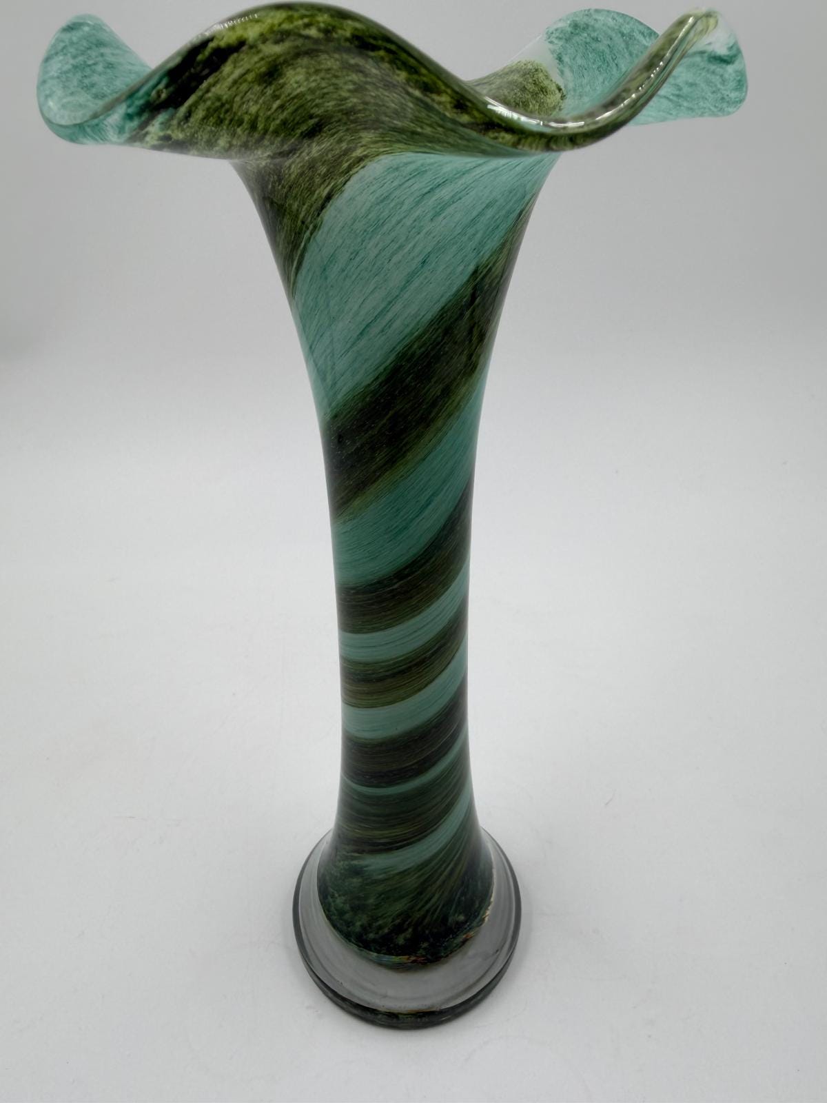 Vintage Vase Murano Glas grün türkis gedrehtes Streifenmuster welliger Rand