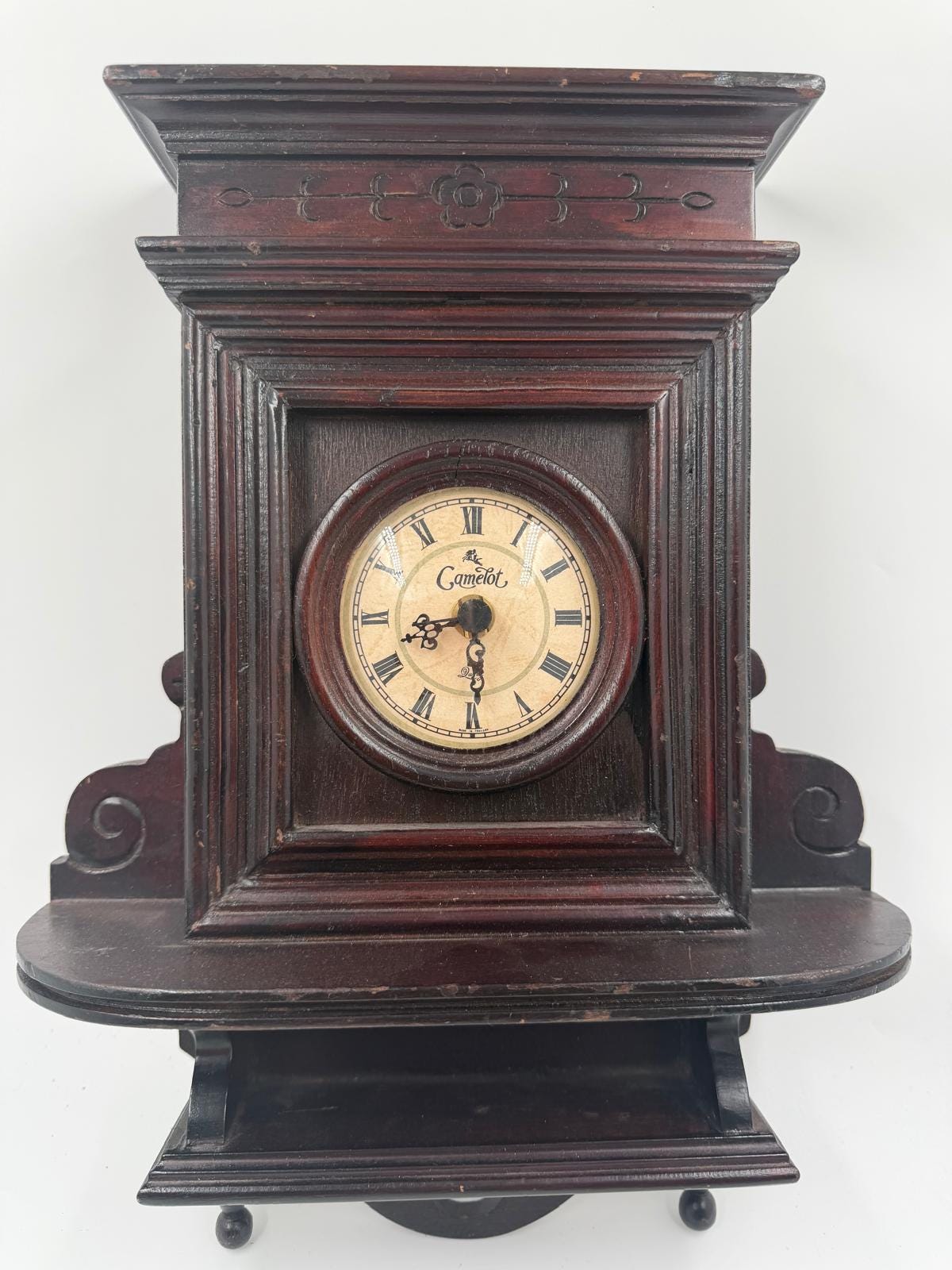 Vintage Wanduhr Camelot Quarz mit römischen Ziffern von Camelot