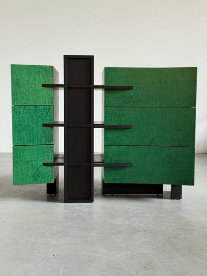 Vintage Sideboard Italienisch grün lackiert mit schwarzem Rahmen