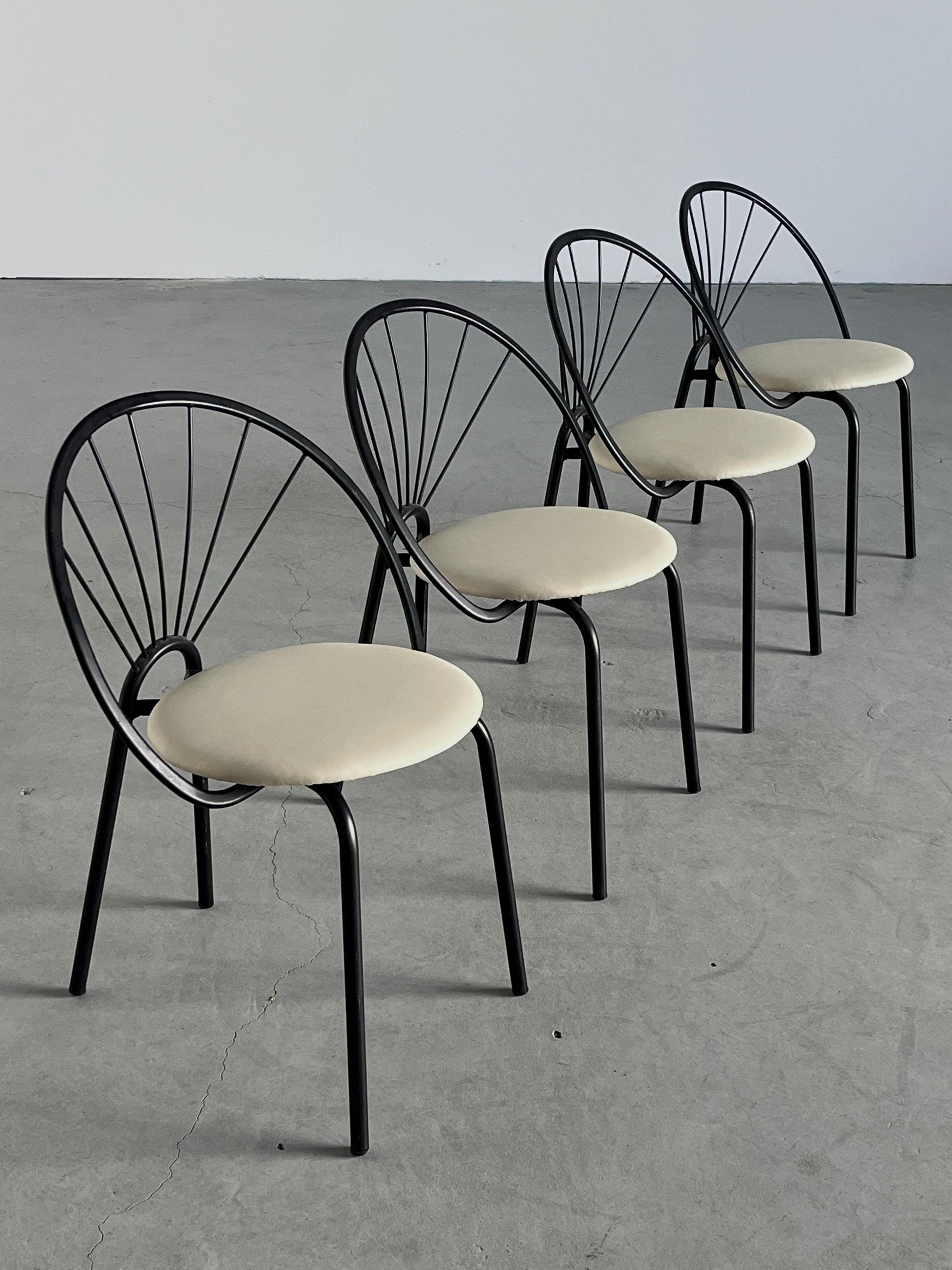 Vintage Garten- oder Esszimmerstuhl Set von 4 im Stil von Paolo Pallucco, schwarzes Metall, neu bezogen