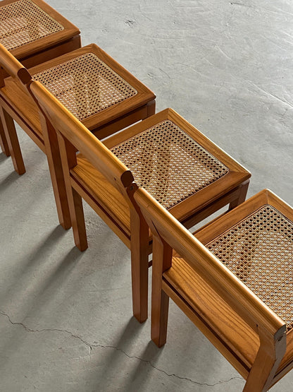 Vintage Esszimmerstuhl mit drehbarer Rückenlehne aus Esche und Geflecht, Set von 4, Italien 1970er