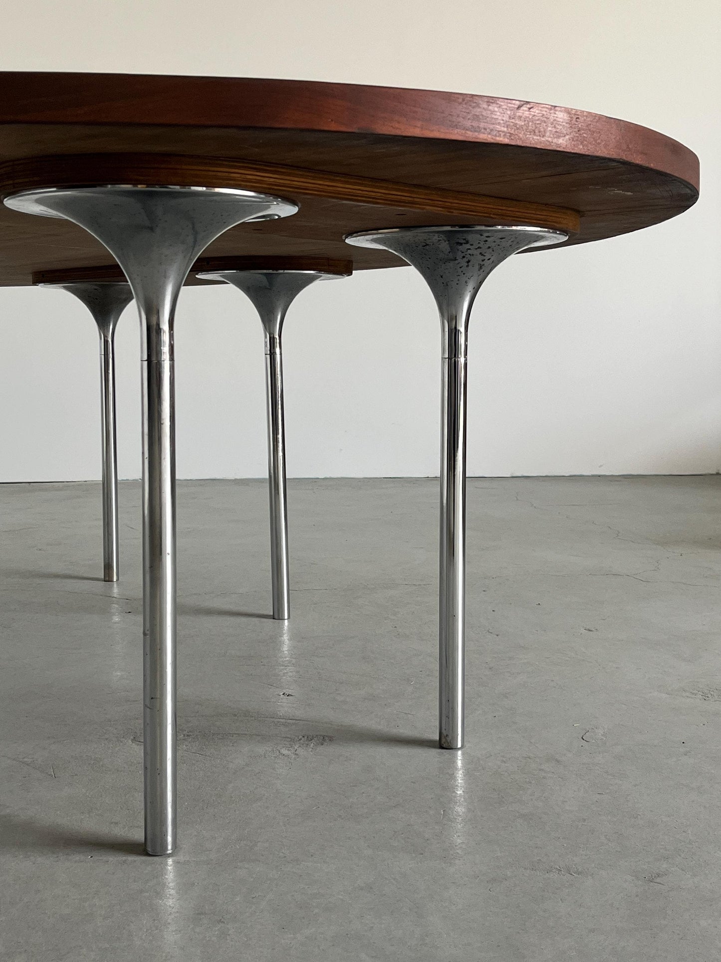 Vintage Konferenztisch oval aus Palisanderfurnier und Chromstahl, Deutschland, 1970er