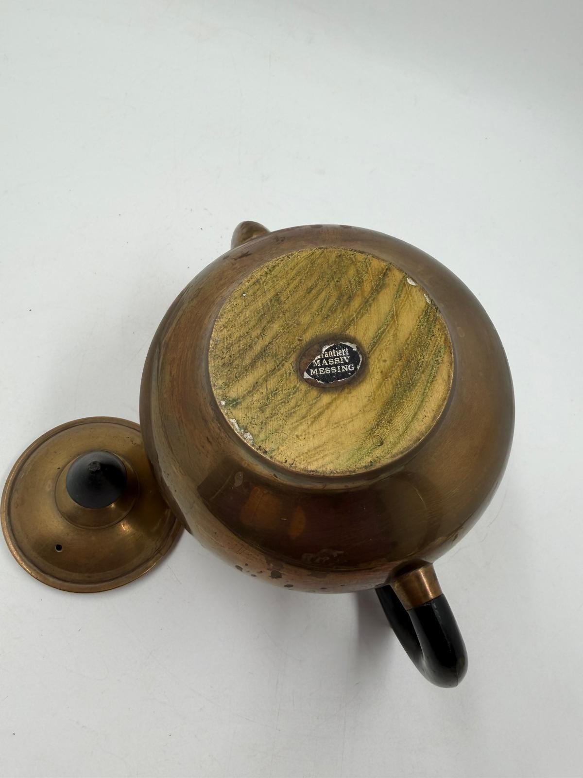 Vintage Teekanne aus Messing mit schwarzem Griff und Deckelknauf