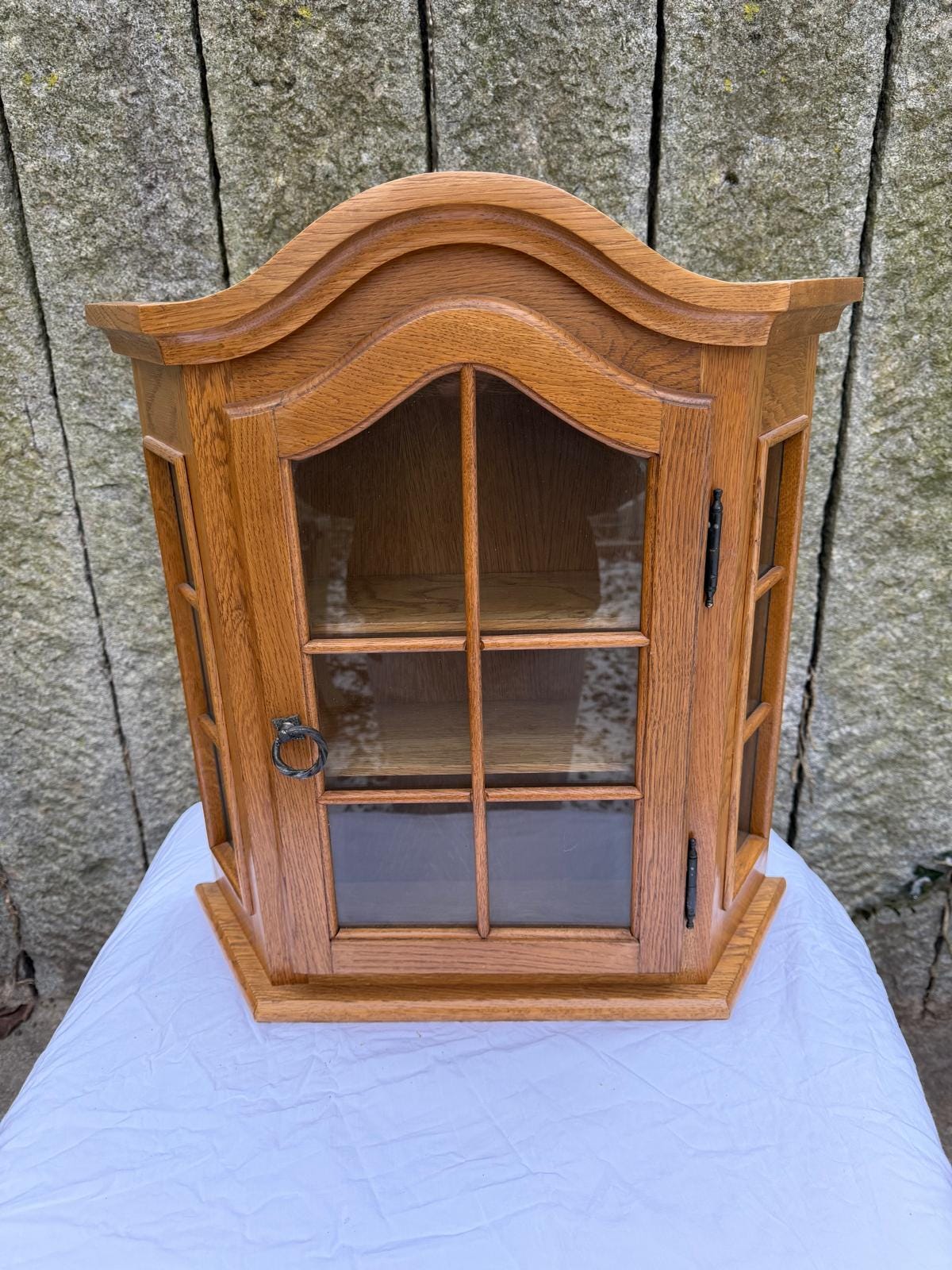 Vintage Wandschränkchen Vitrine Massivholz mit Glastür und Schlüssel