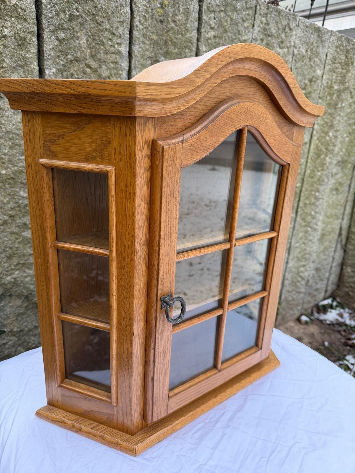 Vintage Wandschränkchen Vitrine Massivholz mit Glastür und Schlüssel