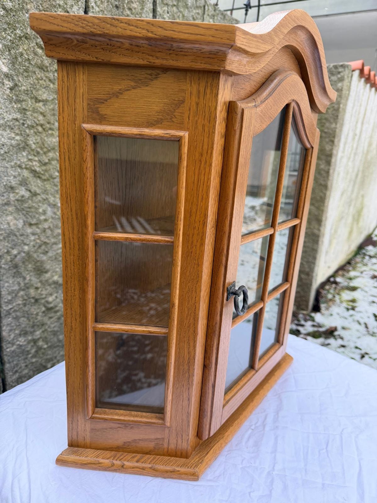 Vintage Wandschränkchen Vitrine Massivholz mit Glastür und Schlüssel