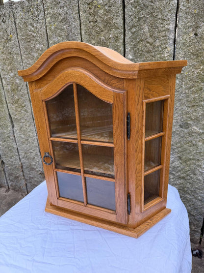 Vintage Wandschränkchen Vitrine Massivholz mit Glastür und Schlüssel