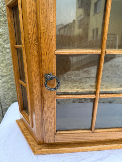 Vintage Wandschränkchen Vitrine Massivholz mit Glastür und Schlüssel