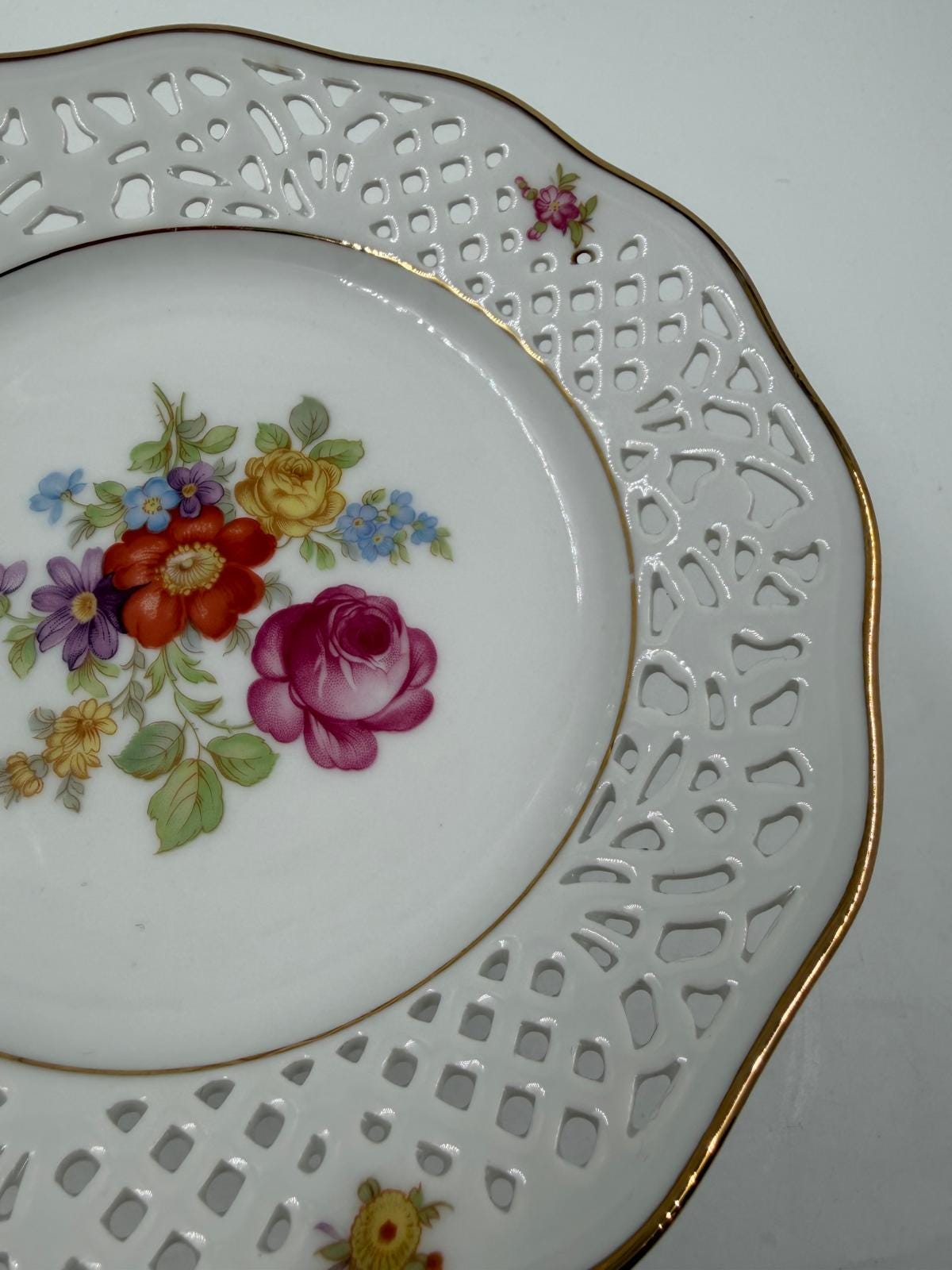 Vintage Etagere Schumann Porzellan mit Goldrand und Blumen von Schumann
