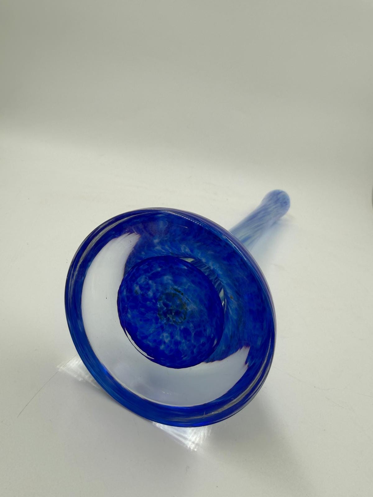 Vintage Vase blau gestreift, schlanke Form mit breiter Basis