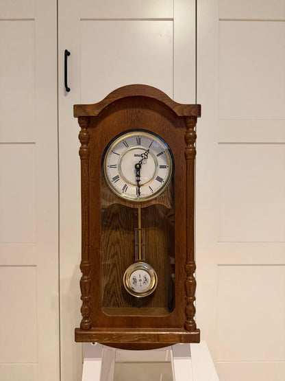 Vintage Wanduhr von Mebus mit Pendel im Holzgehäuse und Glasfront