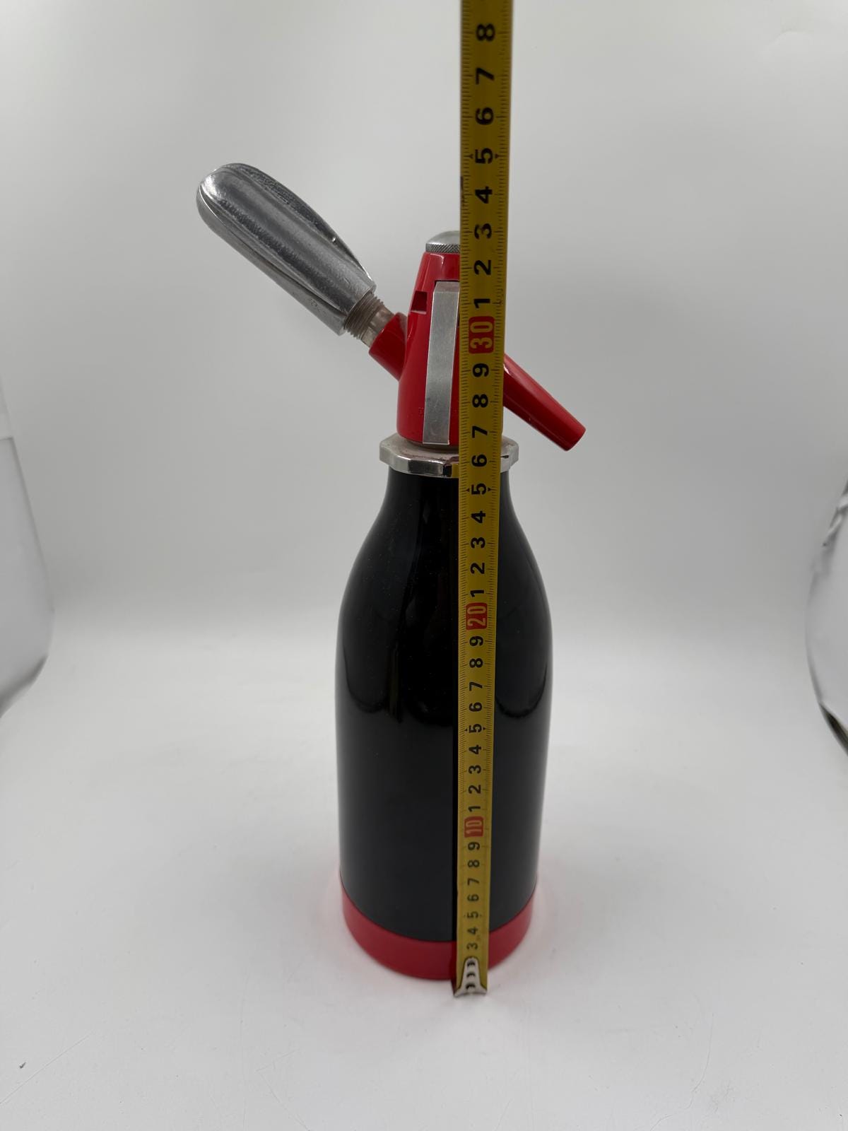 Vintage Soda-Siphon Flasche schwarz rot Dekoration sehr gut erhalten