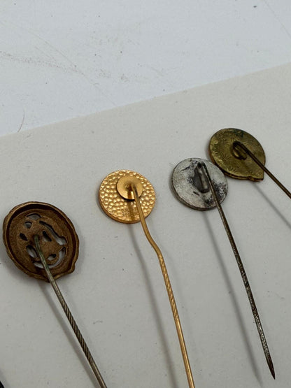 Vintage Dekoration Stecknadel und Pin Konvolut aus Metall Gold und Silberfarben gemischt