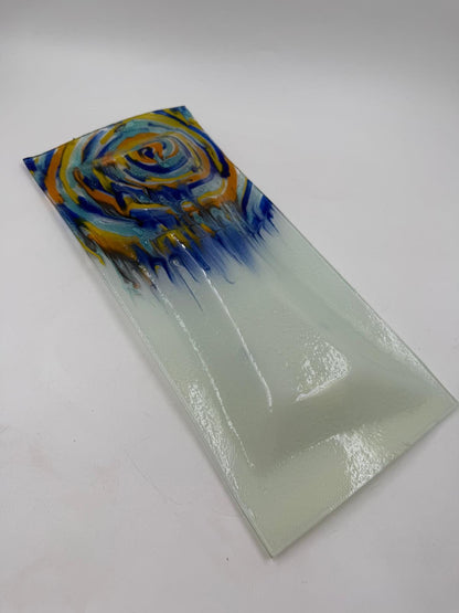 Vintage Glasplatte rechteckig mit abstraktem Spiraldekor in Blau und Orange