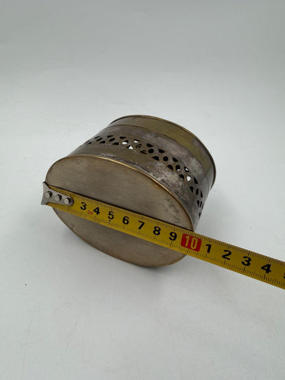 Vintage Dose Cricket Box aus Messing mit durchbrochenem Deckel, oval