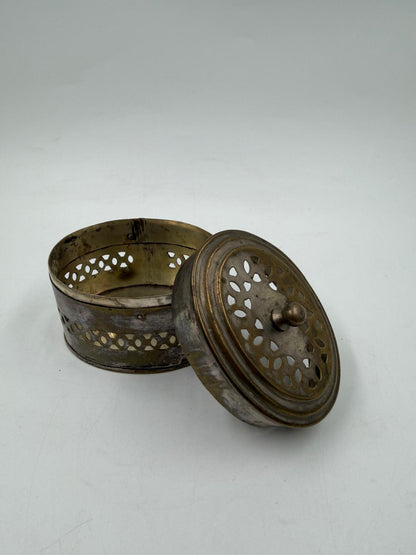 Vintage Dose Cricket Box aus Messing mit durchbrochenem Deckel, oval