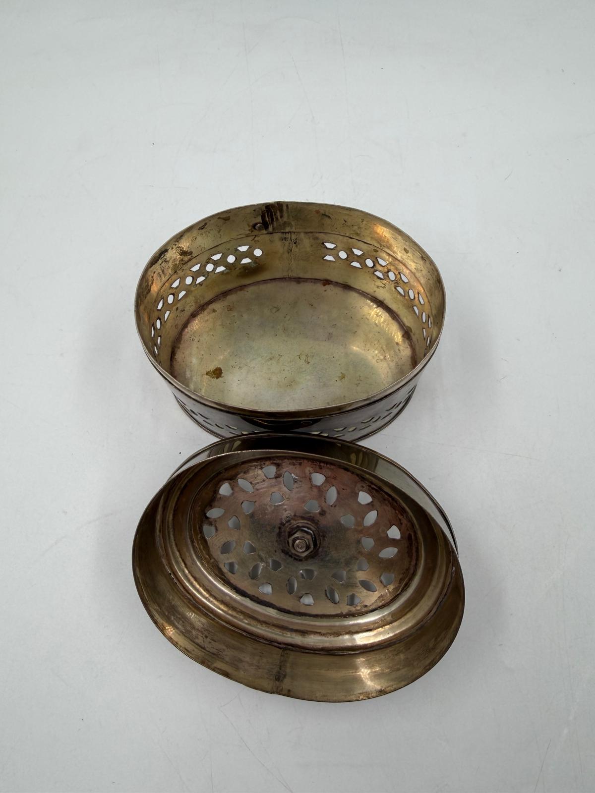 Vintage Dose Cricket Box aus Messing mit durchbrochenem Deckel, oval