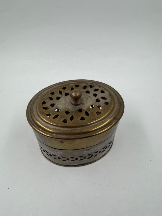 Vintage Dose Cricket Box aus Messing mit durchbrochenem Deckel, oval