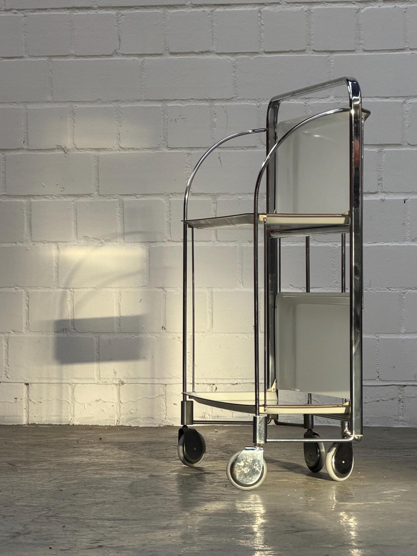 Vintage Barwagen Chrom Creme Tischwagen mit 2 Ebenen klappbar