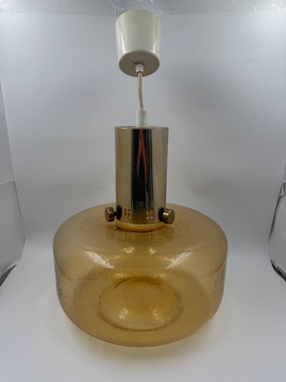 Vintage Hängelampe Amber mit Luftblasen Glas und Metallteilen in Goldfarben