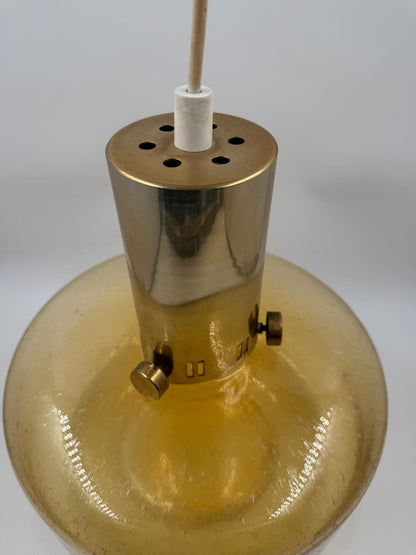 Vintage Hängelampe Amber mit Luftblasen Glas und Metallteilen in Goldfarben