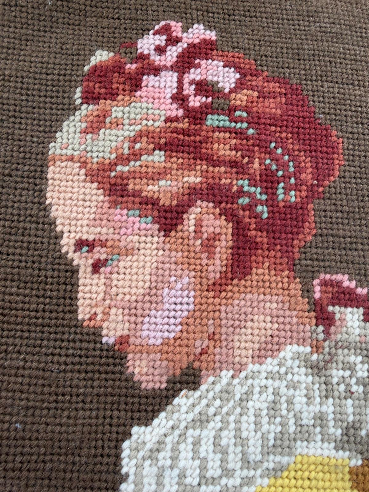 Vintage Stickbild Dame beim Lesen gerahmt warme Töne Gold Beige