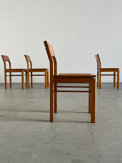Vintage Esszimmerstuhl mit drehbarer Rückenlehne aus Esche und Geflecht, Set von 4, Italien 1970er