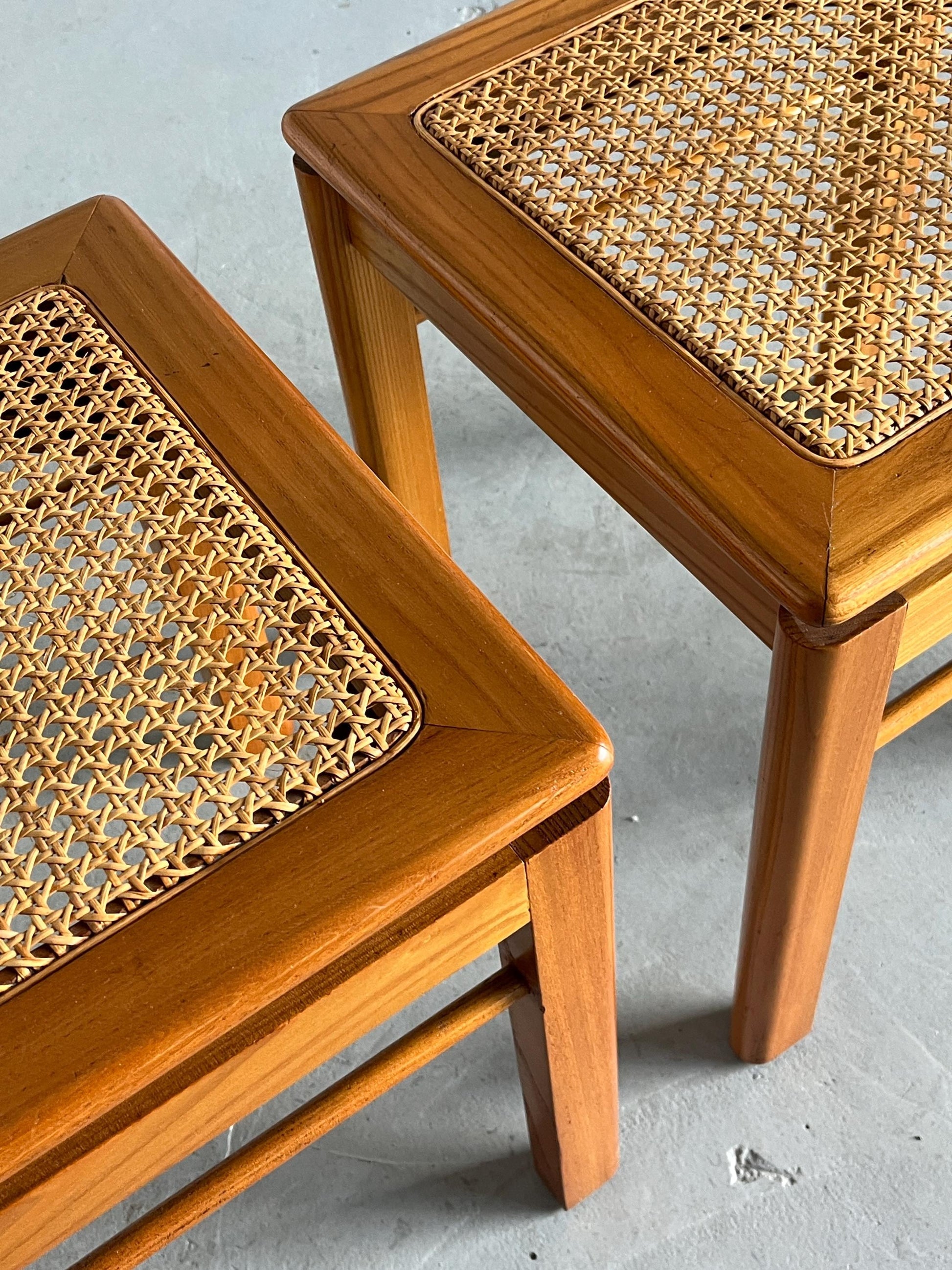 Vintage Esszimmerstuhl mit drehbarer Rückenlehne aus Esche und Geflecht, Set von 4, Italien 1970er