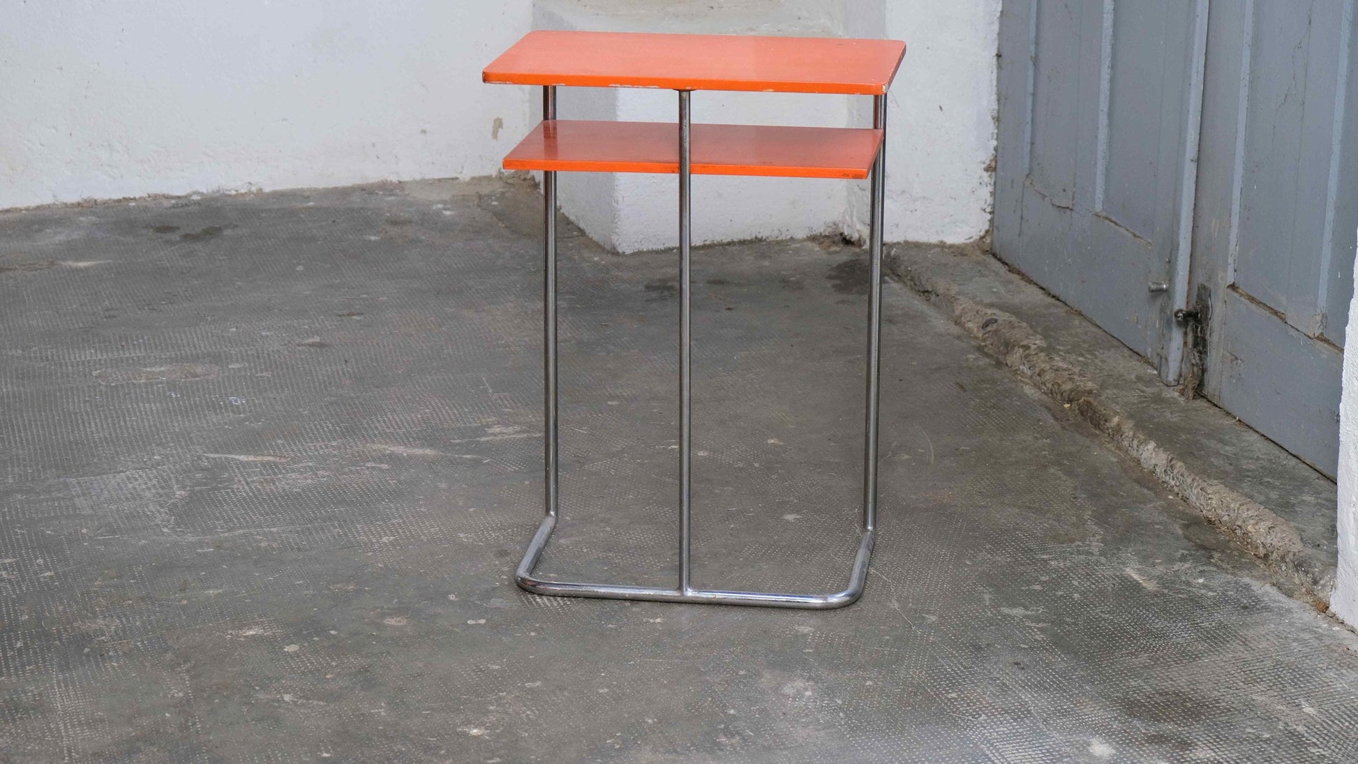 Vintage Beistelltisch von Mora für Bauhaus Orange, Silber