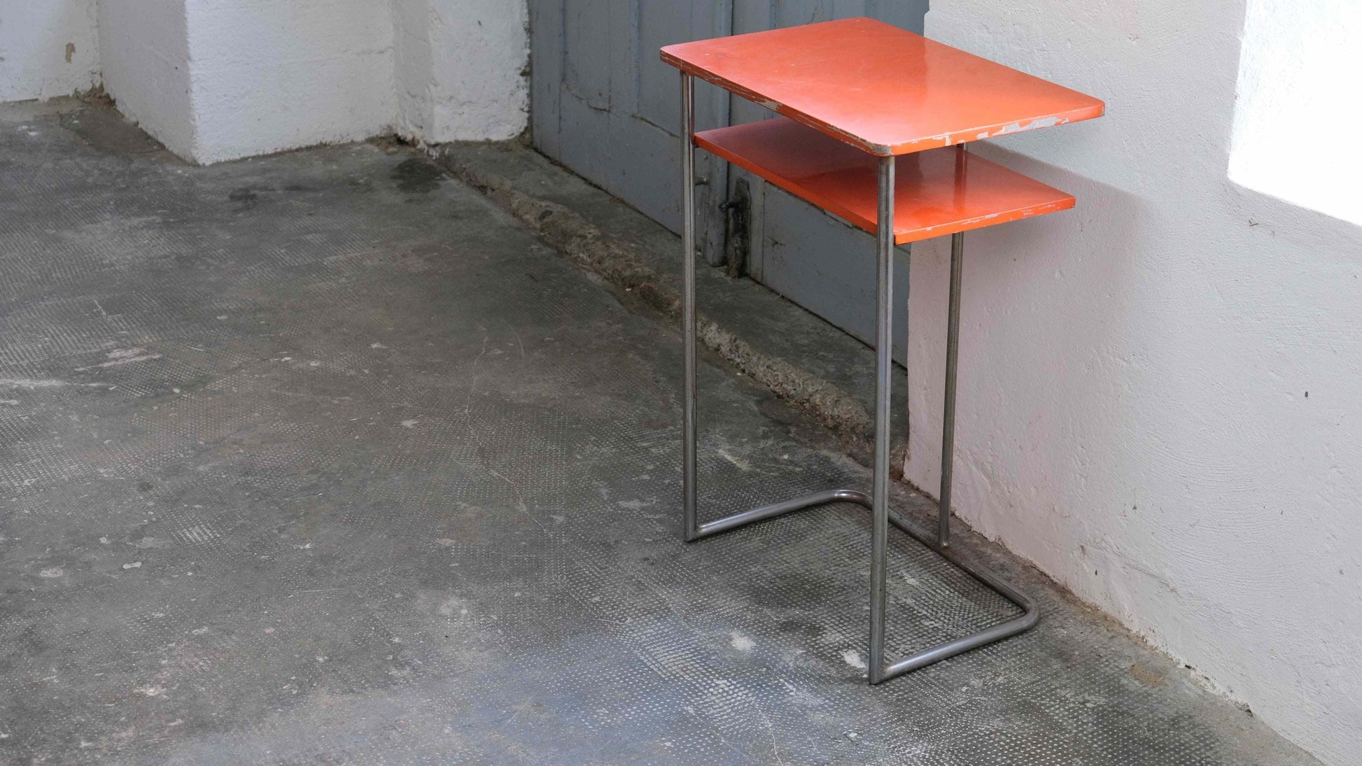 Vintage Beistelltisch von Mora für Bauhaus Orange, Silber
