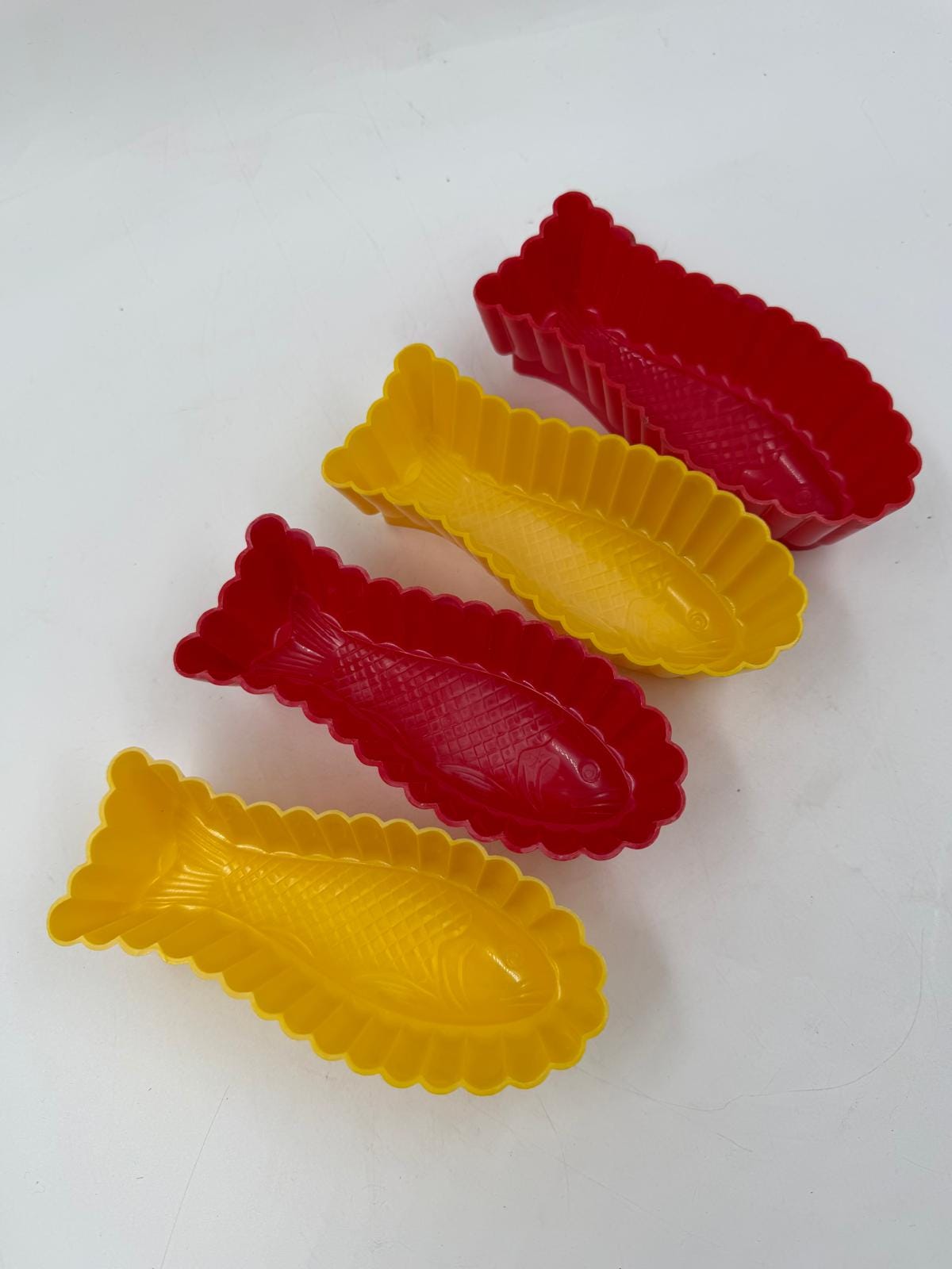 Vintage Dessertform Set von 4 Fischform von Dr. Oetker rot und gelb