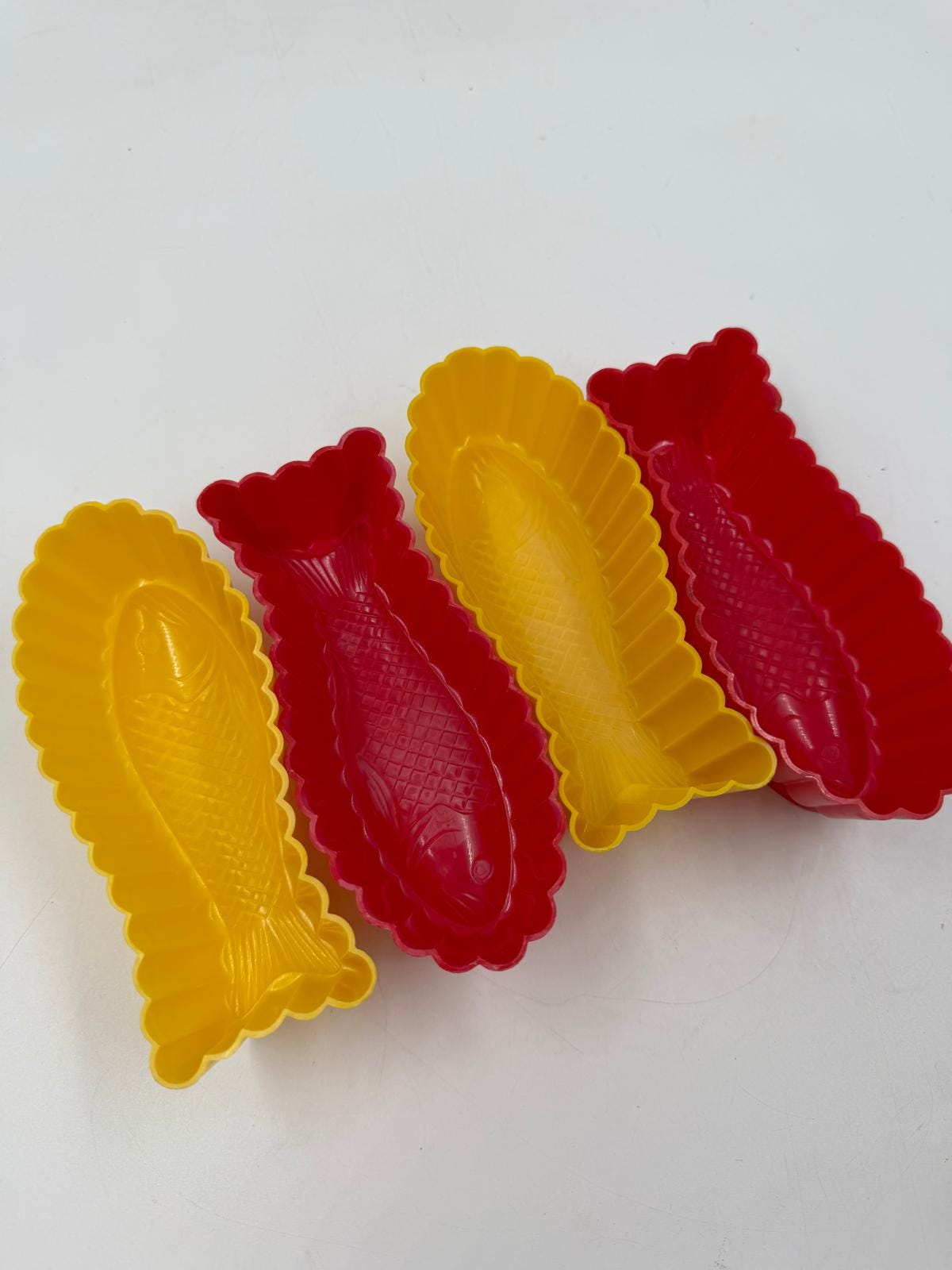 Vintage Dessertform Set von 4 Fischform von Dr. Oetker rot und gelb