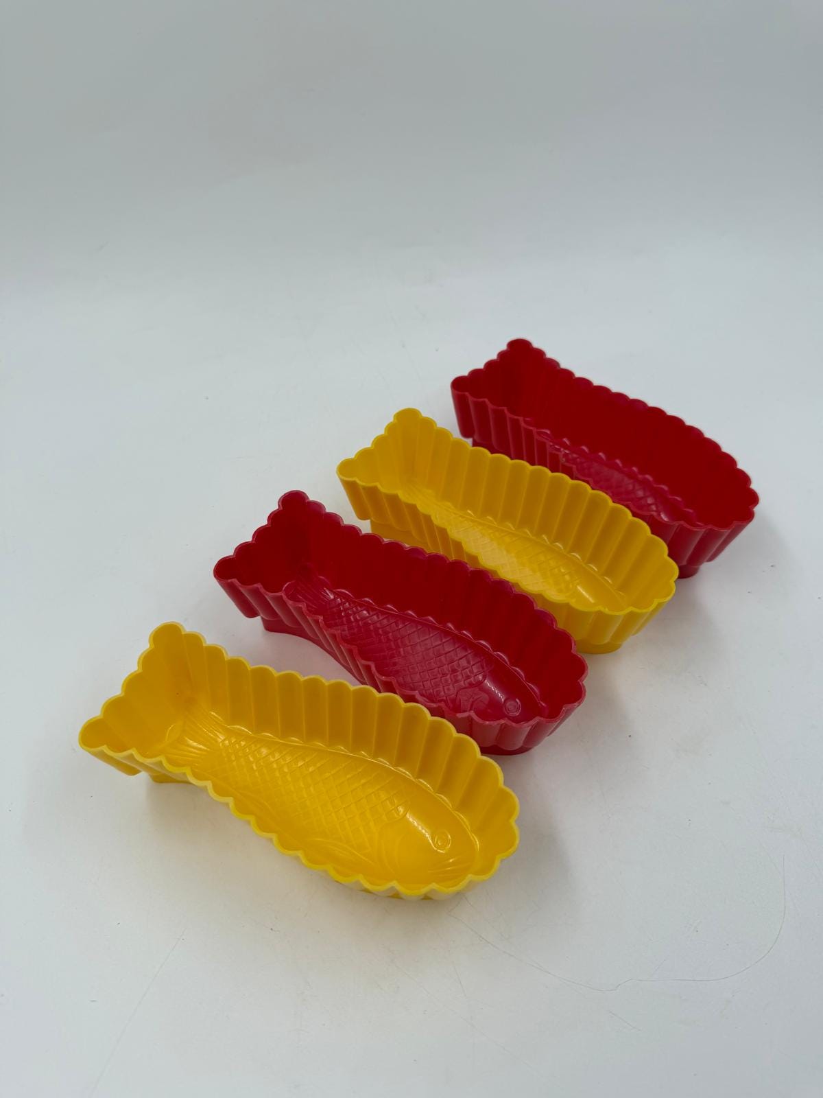 Vintage Dessertform Set von 4 Fischform von Dr. Oetker rot und gelb