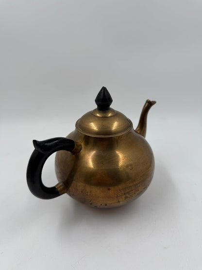 Vintage Teekanne aus Messing mit schwarzem Griff und Deckelknauf