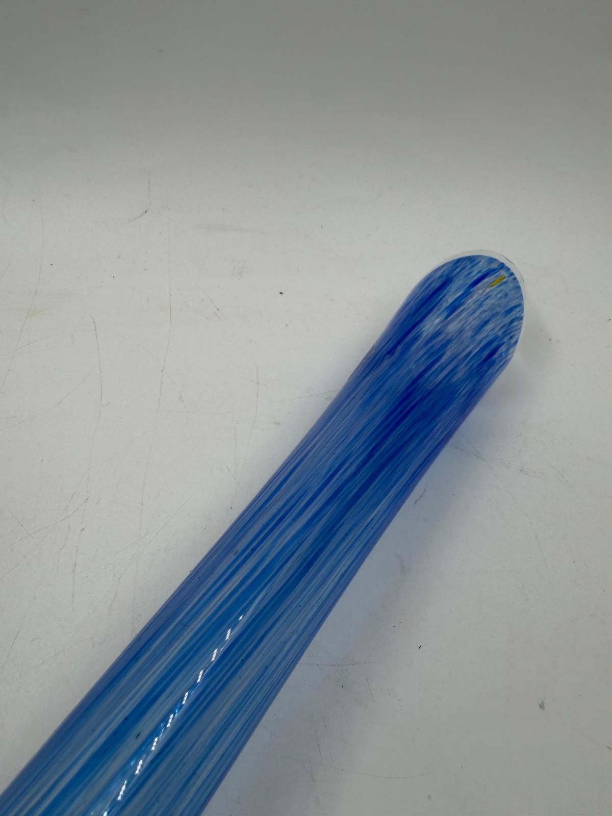 Vintage Vase blau gestreift, schlanke Form mit breiter Basis