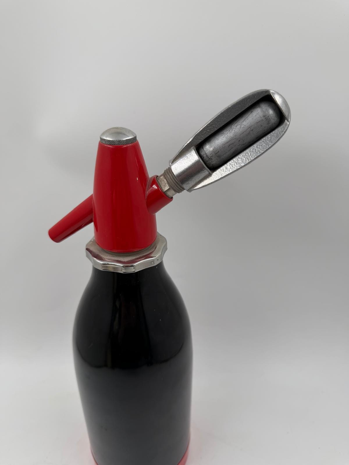 Vintage Soda-Siphon Flasche schwarz rot Dekoration sehr gut erhalten