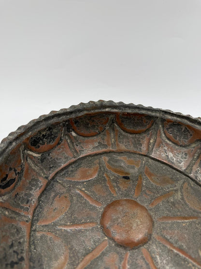 Vintage Hamam-Schale mit Sonnenmotiv Kupferbraun Patina dunkle Verfärbungen