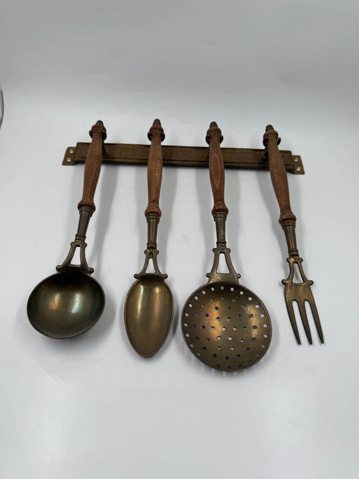 Vintage Wandboard Hakenleiste mit 4 Küchenutensil Holz Metall